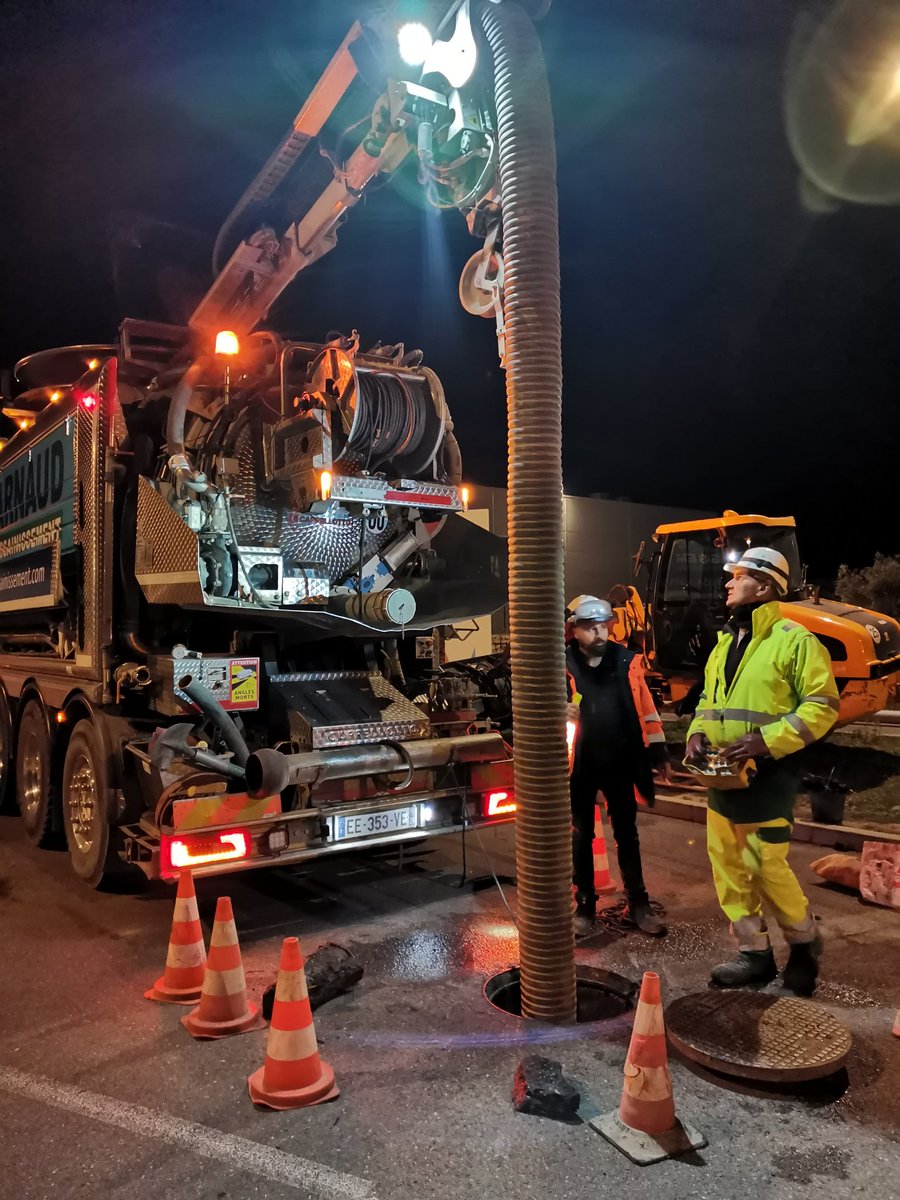 thau_maritima's tweet photo. Info live #SUEZ Thau Maritima :
Curage du réseau d'#assainissement transport de type dn 1000 des Eaux Blanches à #Sète par notre sous traitant MP3D et by pass des eaux usées réalisé par l'entreprise Locawatt.
@Sete_agglo_med 👷♂️👷🏻👍
#ThauMaritima #suez4tomorrow #environnement https://t.co/Kvk7Wx4H0J
