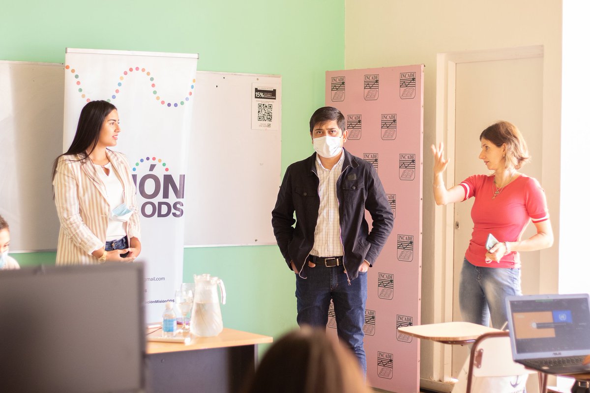 MisionOds's tweet photo. La capacitación a cargo del Representante Legal de la Fundación Cristian Lorenzo se dio en la cátedra de Emprendedorismo, donde también se expuso sobre la adecuación y vinculación de los ODS en el rol de los emprendimientos.
#ods17
#desarrollosostenible
#fundación
#onu
#incade https://t.co/YLQ8X74pGh