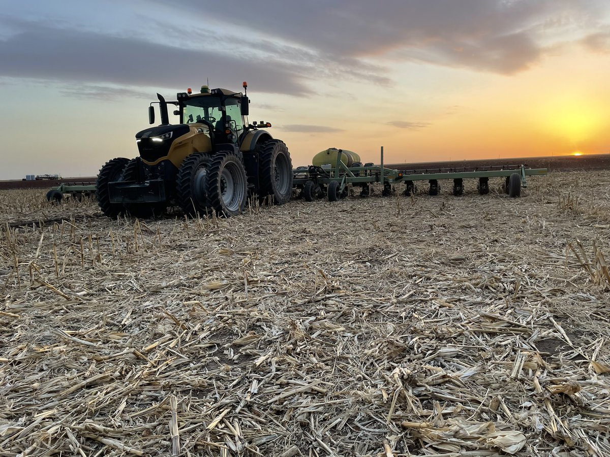 JB_farmhand's tweet photo. Got about 300 acres done today https://t.co/IlXqV6klnU