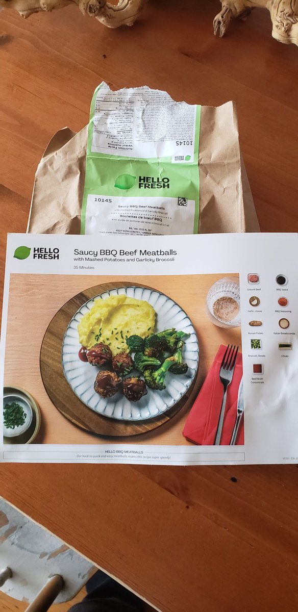 rodbstweets's tweet photo. Hello Fresh meal no. 134
Saucy BBQ Beef Meatballs with Mashed Potatoes and Garlicky Broccoli 

I'm a sucker for the BBQ sauce they use. Then to have solid staples? Easily 9/10
#HelloFreshLife https://t.co/pzvXSymxXc