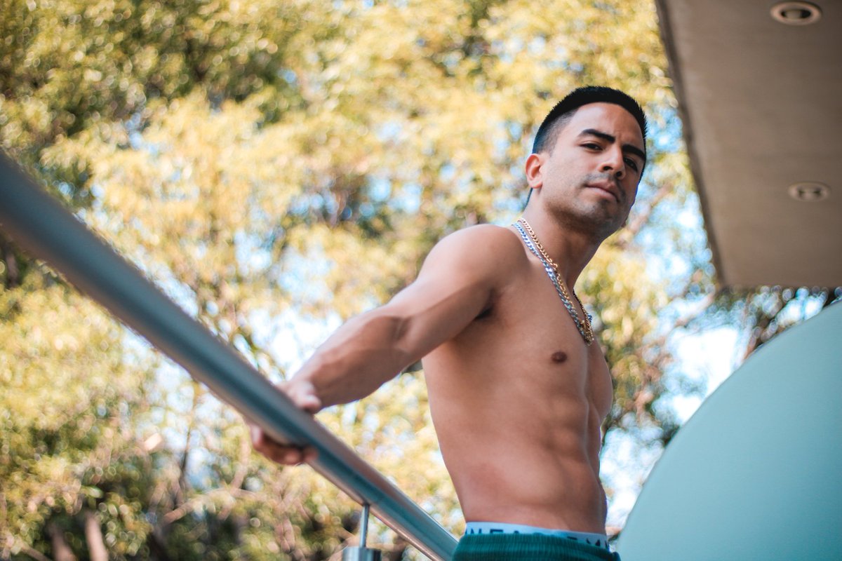 Sabías que según "Vanity Fair" La Mafia acordó con los productores de El Padrino que no se usara ni una sola vez la palabra “mafia” en toda la película?🎬👀🍀🕉💫🤙
Another shot📸 from <a href="/anakin_romero/">Anakin 🚬</a> 🔥