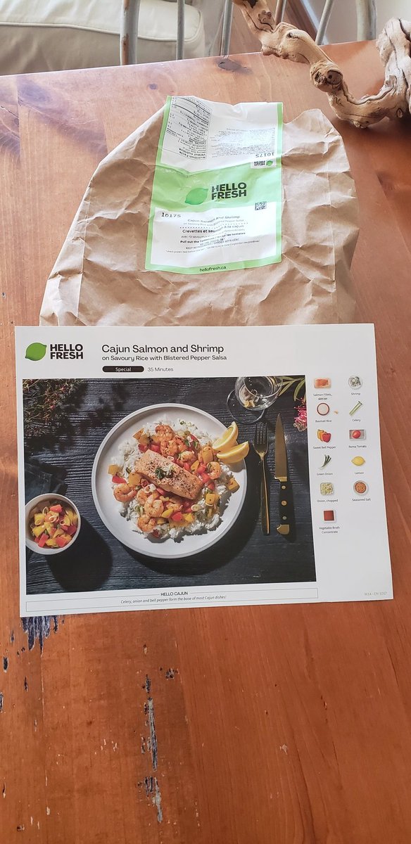 rodbstweets's tweet photo. Hello Fresh meal no. 135
Cajun Salmon &amp; Shrimp on Savoury Rice with Blistered Pepper Salsa

Everything was ok. I was disappointed that it didn't taste very Cajun like. 7/10 why do they fear real spice?
#HelloFreshLife https://t.co/0eyOGeLJUP