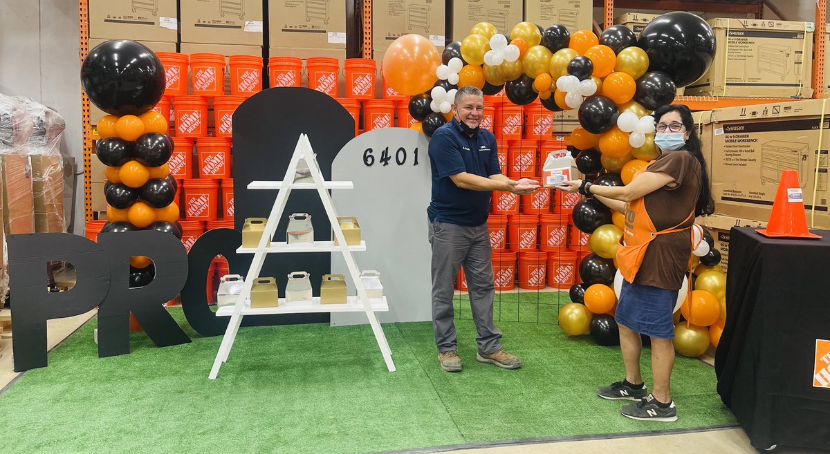 TainaMarie7's tweet photo. CELEBRANDO lo Importante que son Nuestros Contratistas!! 🚧🛠🧡 #ProXtraPerks #4WeeksofRewards #Team6401 https://t.co/ydmfqjHgse