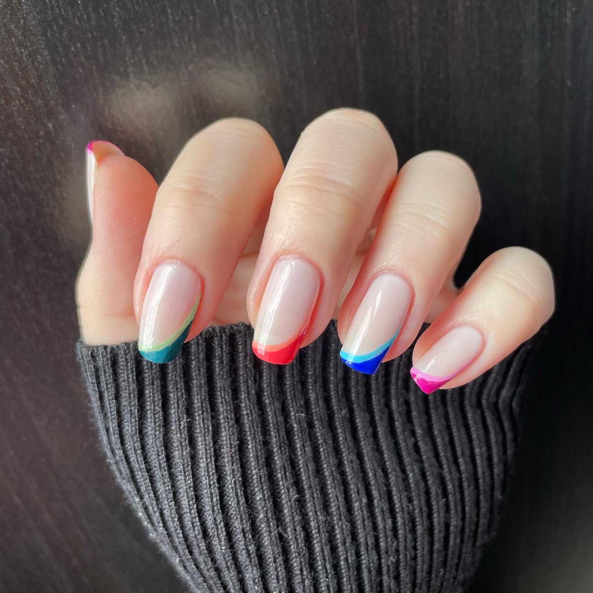 CoutureCuticle's tweet photo. Very chic 🎩
.
.
.
@holotaco High Tea Hibiscus, The Floor is Guava, Royal Tea Blue, Bring Me The Teal, Cyantific, What Do You Pink, Matcha Maker, One Melon Followers https://t.co/xVxSdszEq8