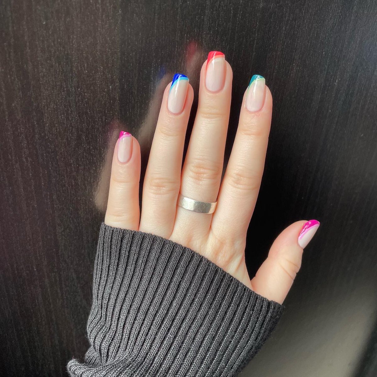 CoutureCuticle's tweet photo. Very chic 🎩
.
.
.
@holotaco High Tea Hibiscus, The Floor is Guava, Royal Tea Blue, Bring Me The Teal, Cyantific, What Do You Pink, Matcha Maker, One Melon Followers https://t.co/xVxSdszEq8