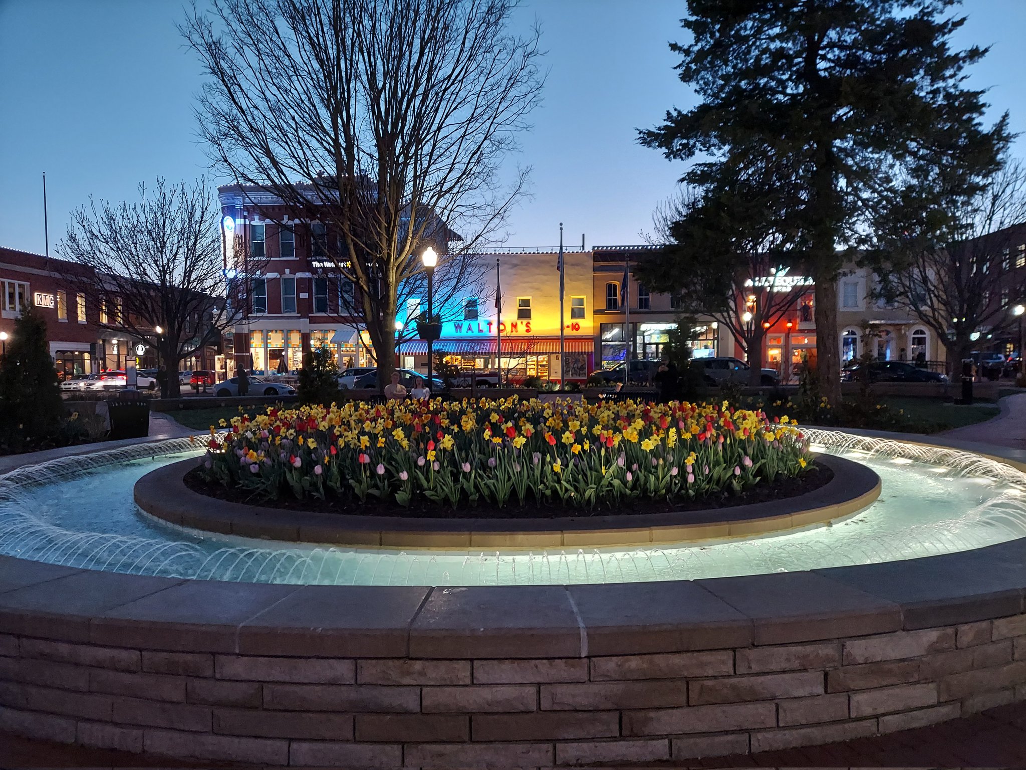 OkayExplorer on Twitter "Bentonville Square at night 🌉 bentonville 