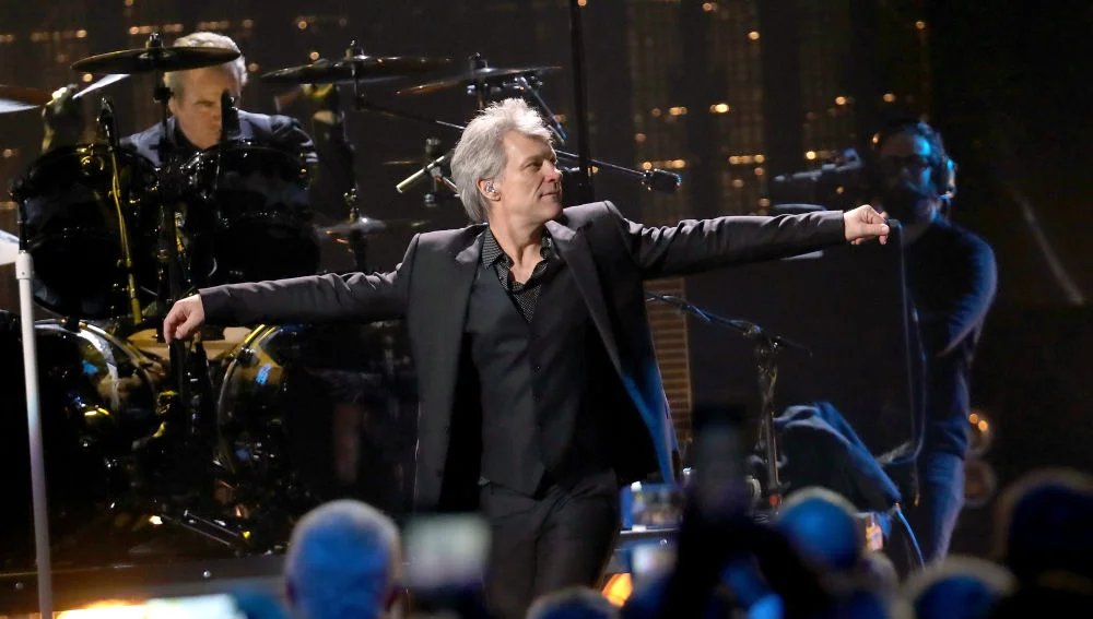 #CulturaRocker 
...Está bien estar un poco rotos, todos han estado rotos en esta vida"
- Bon Jovi