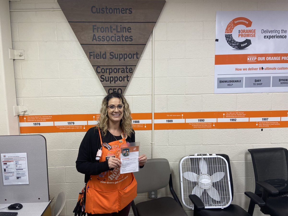 #CreatingShareholderValue. Big Thank You to OAM Dawnn at #401 for her time today and engagement around operational processes and development of Associates👏 #D130Driven <a href="/judes0401/">Judy Rogers</a> <a href="/PabstBen/">Ben Pabst</a> <a href="/JillWoodPMD/">Jill Wood</a>