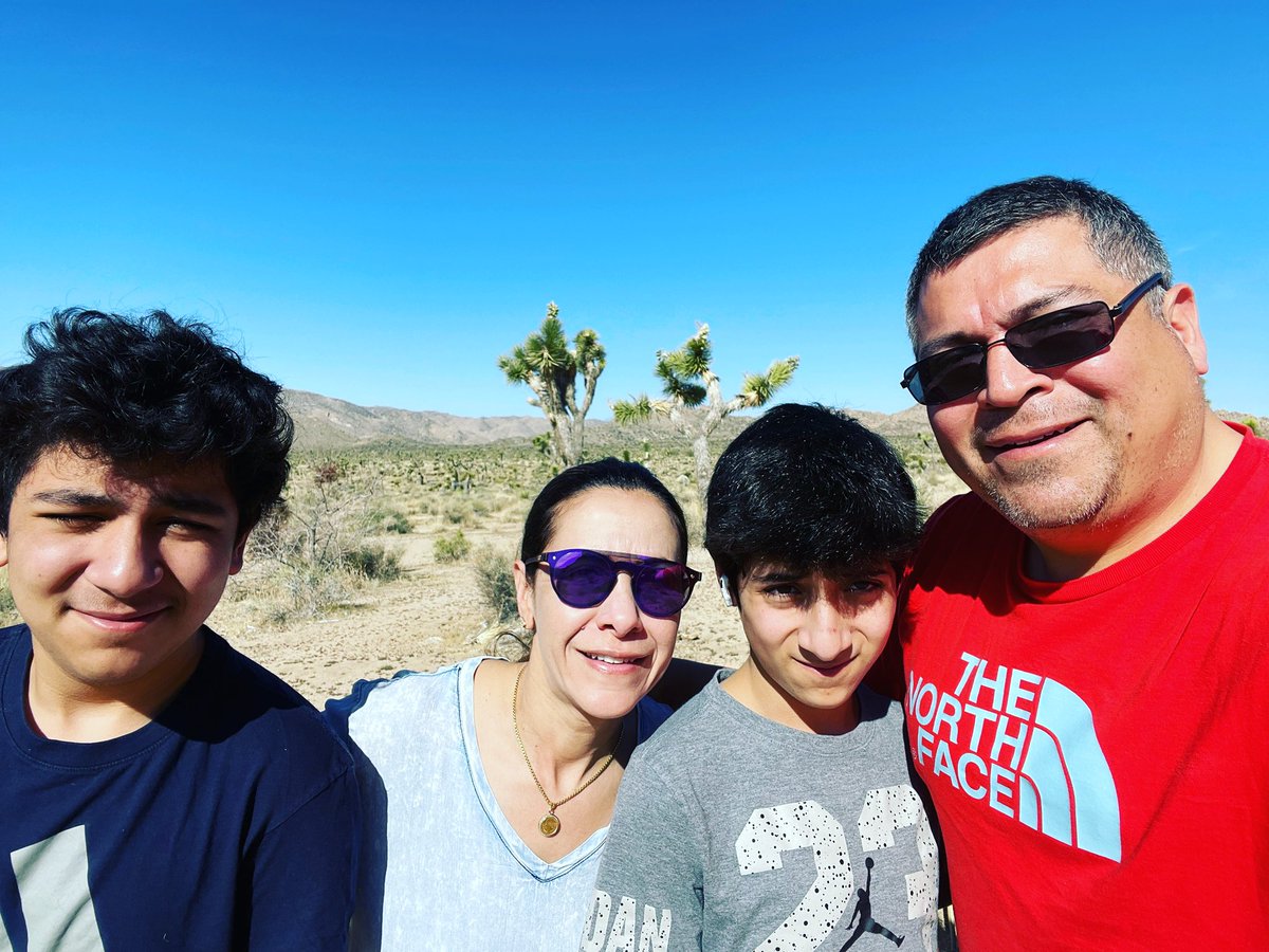 Twinpanzee's tweet photo. #HappinessIsHere spending time with the family at @JoshuaTreeNPS Family time is a million time better than any beer. Cheers! https://t.co/f913obHJtJ