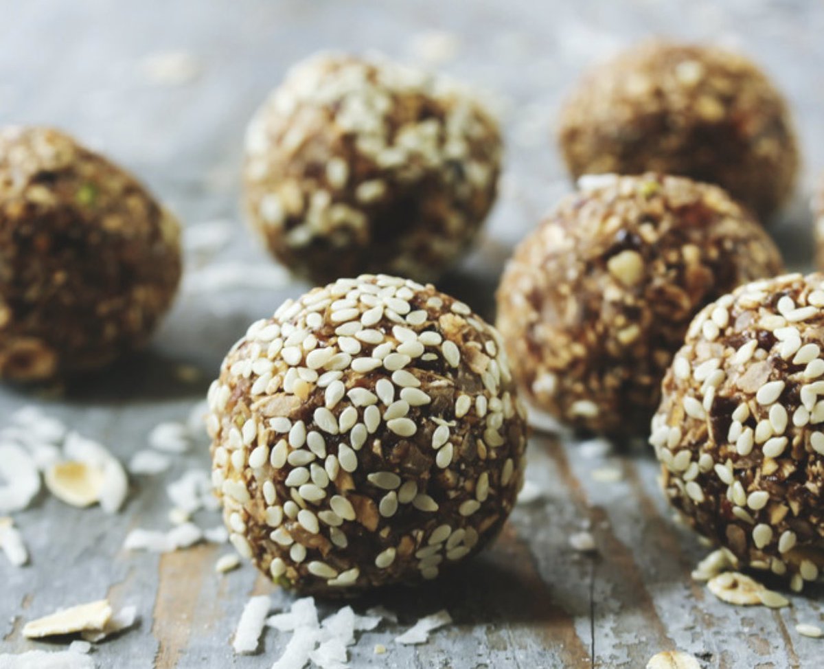 christysrecipes's tweet photo. Need a quick nutritional breakfast on the go? Try these quick and easy No Bake Cookie Balls! #nobakecookies #cookieballs #chocolatechip #flaxseed #sesameseed #oats #almondbutter #homemade #tasty #resipes #cooking #nobake #nutritional
https://t.co/8gPozndDFM https://t.co/8K1xFKNhmB