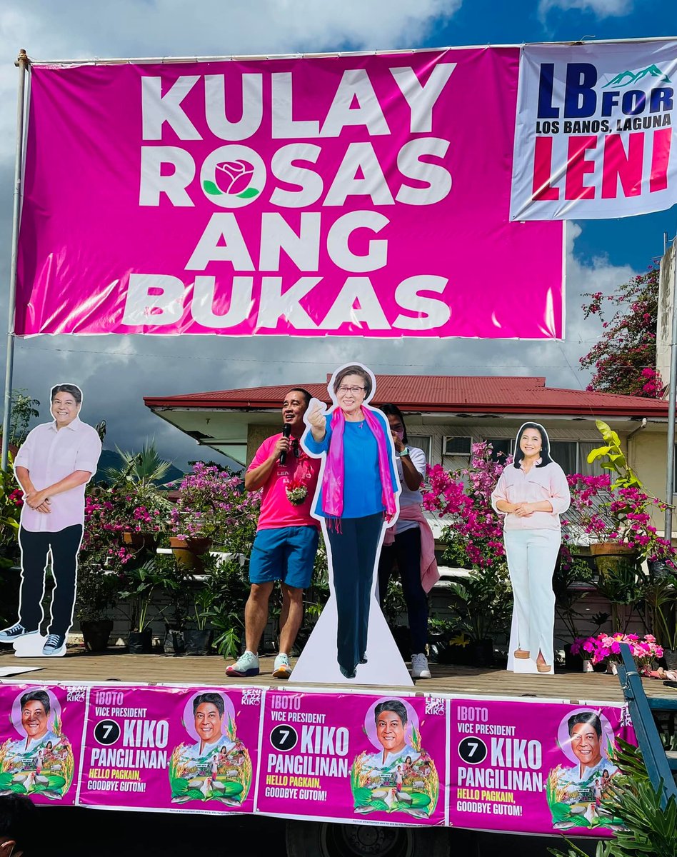 ProjectTruthLB's tweet photo. 💗 MARAMING SALAMAT, SEN. LEILA! 💗
Tignan: Nagpahatid ng pasasalamat si Sen. Leila de Lima sa mga organizers at participants ng naganap na #March4Truth sa Los Baños! Pinasalamatan din niya ang Kabataan ng Los Baños para kay Leni-Kiko para sa flower bouquet na inabot sa kanya. https://t.co/kuHb40YQzb