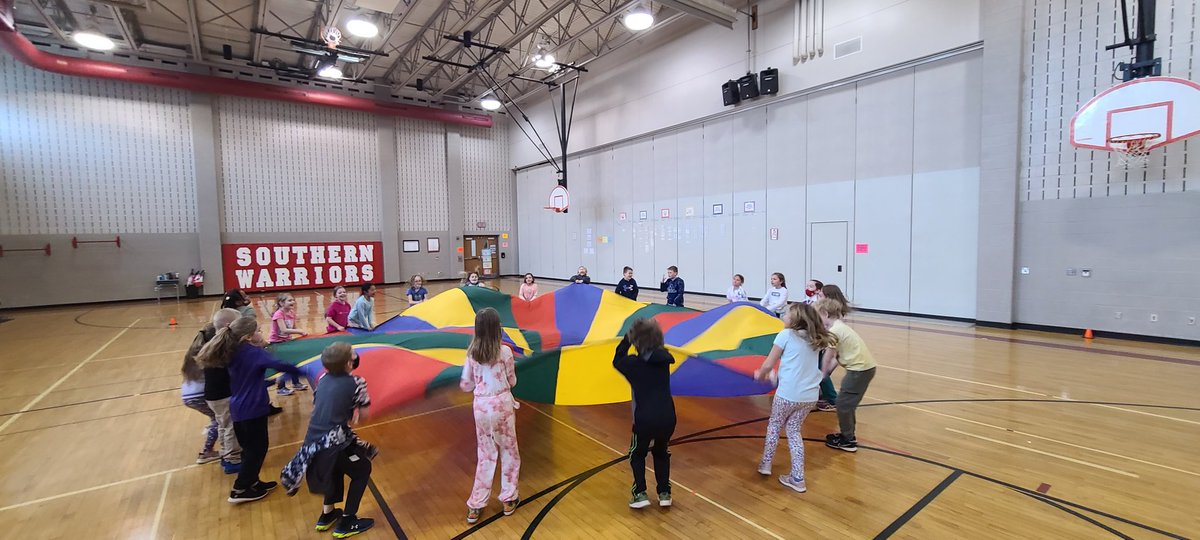 This week our K-3 students have been playing with the parachute! A lot for the 1st time because of Covid Seems to be a rite of passage in elementary school P.E.😂 <a href="/WarriorsSES/">𝕎𝕒𝕣𝕣𝕚𝕠𝕣 ℕ𝕒𝕥𝕚𝕠𝕟 𝕊𝔼𝕊</a>