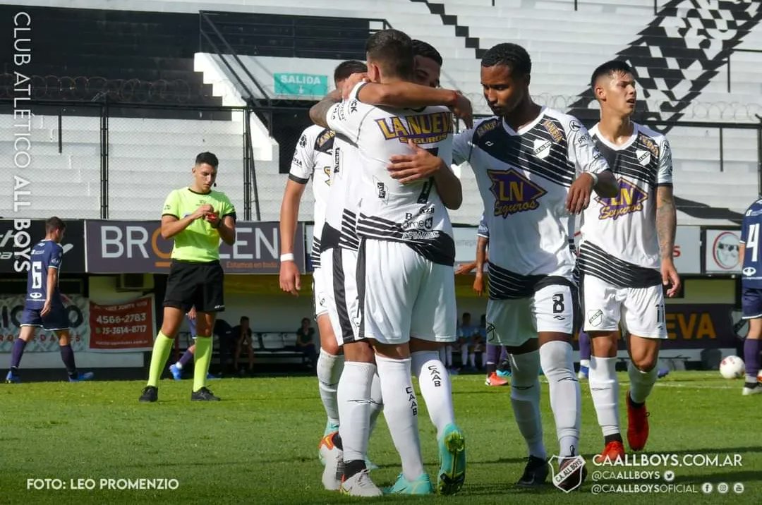 caallboys's tweet photo. [FÚTBOL MASCULINO] #TERCERA1raN ⚽️ Por la Fecha 2 del "Campeonato 2022 - Zona Metro" de #AFA, #AllBoys venció 3-2 a #TristanSuarez, en el Islas Malvinas

🌎 Toda la info, en la web oficial del @caallboys ▶️ https://t.co/P8XcvVzDUH

🤍🖤 #VamosAllBoys 🖤🤍 https://t.co/mRK9WsbGlN