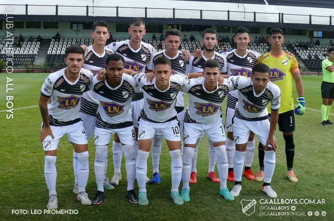 caallboys's tweet photo. [FÚTBOL MASCULINO] #TERCERA1raN ⚽️ Por la Fecha 2 del "Campeonato 2022 - Zona Metro" de #AFA, #AllBoys venció 3-2 a #TristanSuarez, en el Islas Malvinas

🌎 Toda la info, en la web oficial del @caallboys ▶️ https://t.co/P8XcvVzDUH

🤍🖤 #VamosAllBoys 🖤🤍 https://t.co/mRK9WsbGlN
