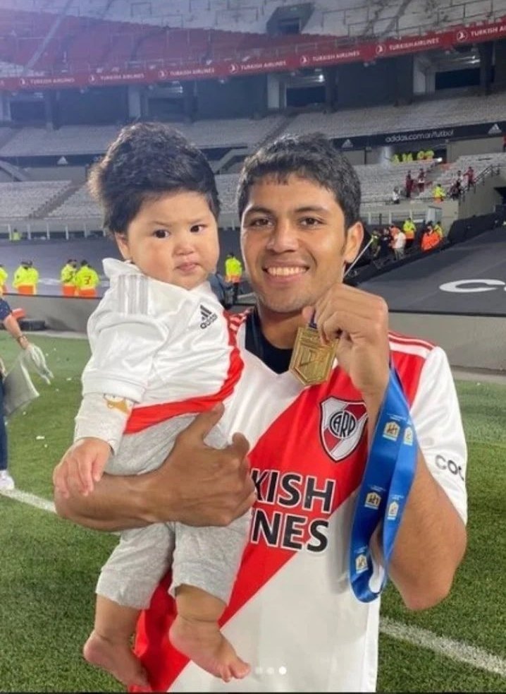 Comoteduele912's tweet photo. #FuerzaSicario todo River con vos https://t.co/VaGgIxp2yA