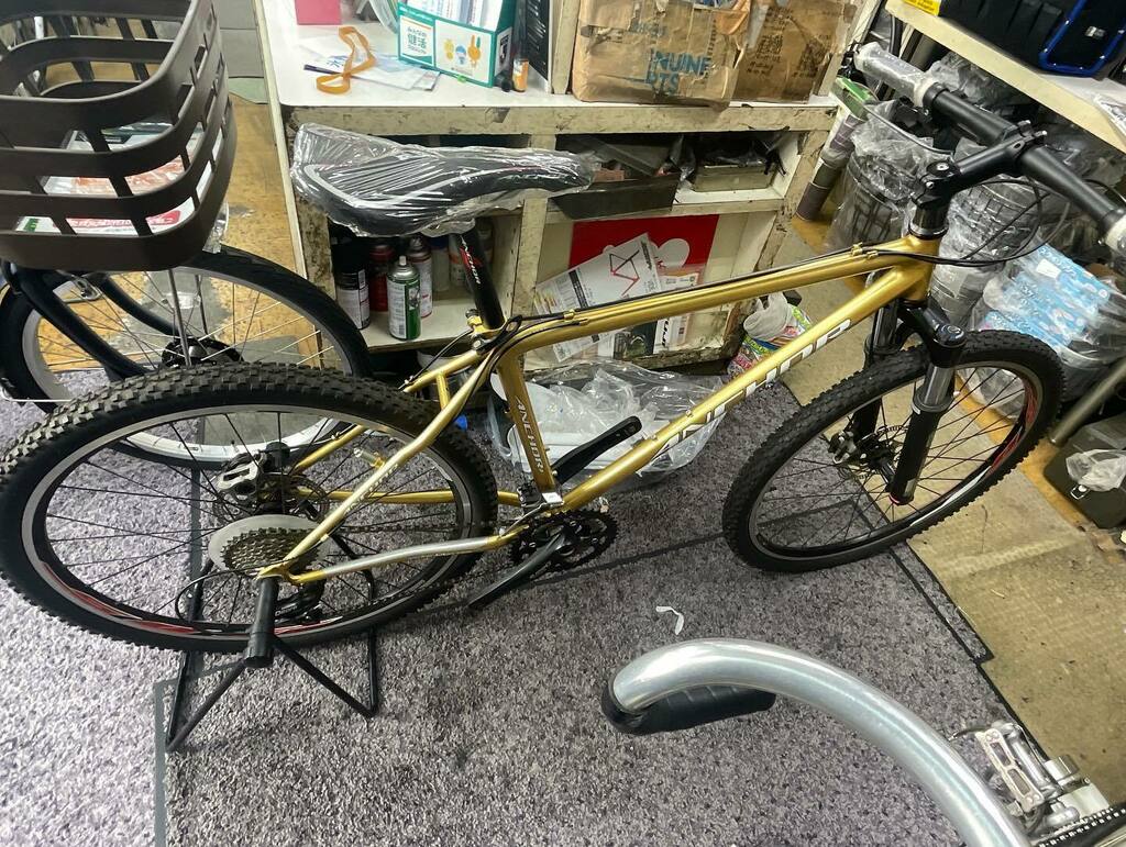 cycleshop_usui's tweet photo. Schedule to be delivered today.
The chromoly frame is strong and supple.
That makes you tireless even on long rides.
#mtb
#chromoly
#anchor
#bridgestonecycle
#longride
#納車
#クロモリ
#ロングライド https://t.co/oqQfZVw0GS https://t.co/nwZB9v0IrF