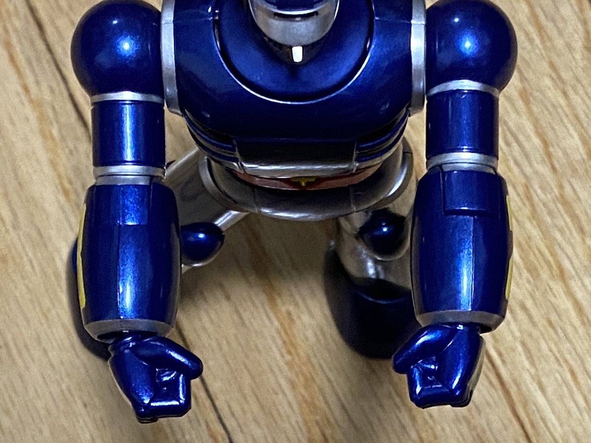 SoulinkChu's tweet photo. The ankle and the wrist joints pop out to offer more range of motion #MiniGokin #Tetsujin28 #ActionToys https://t.co/a1lmxBHC66