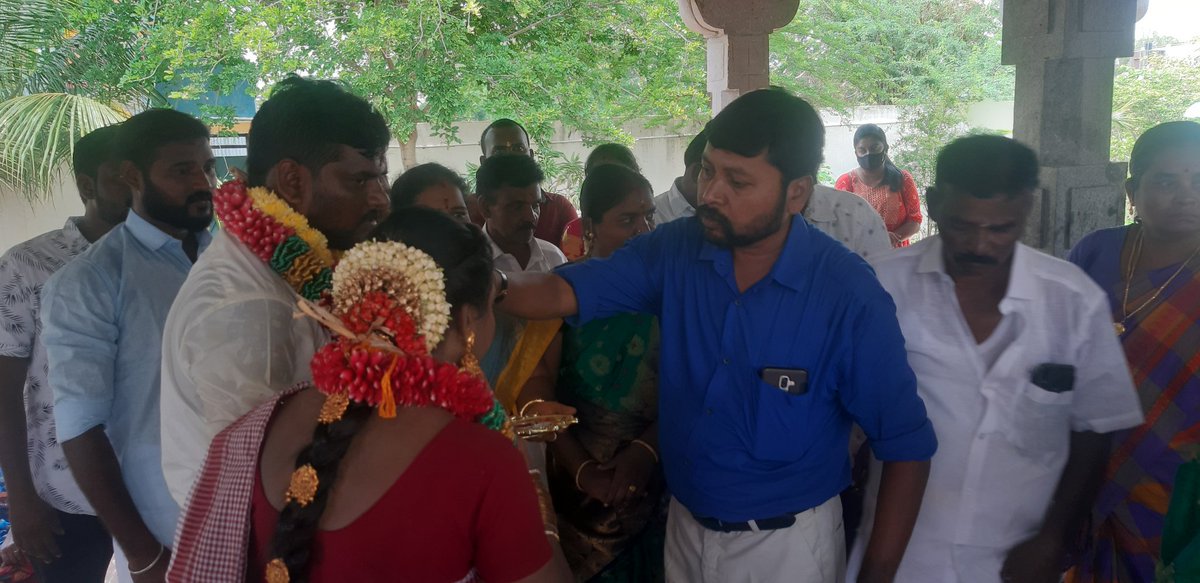 athitamizhar's tweet photo. நேற்று ஆதித்தமிழர்கட்சி தலைவர் கு ஜக்கையன் அவர்கள் தலைமையில் பார்த்திபனூரில் மாநில துணைப் பொதுச் செயலாளர் தோழர் திருமுருகசெல்வன் இல்லதிருமணத்தை நடத்தி வைத்து நினைவு பரிசு வழங்கி வாழ்த்தினார்..@Elangovantks @Udhaystalin @BrandingMadurai https://t.co/DwfAYHCdpQ