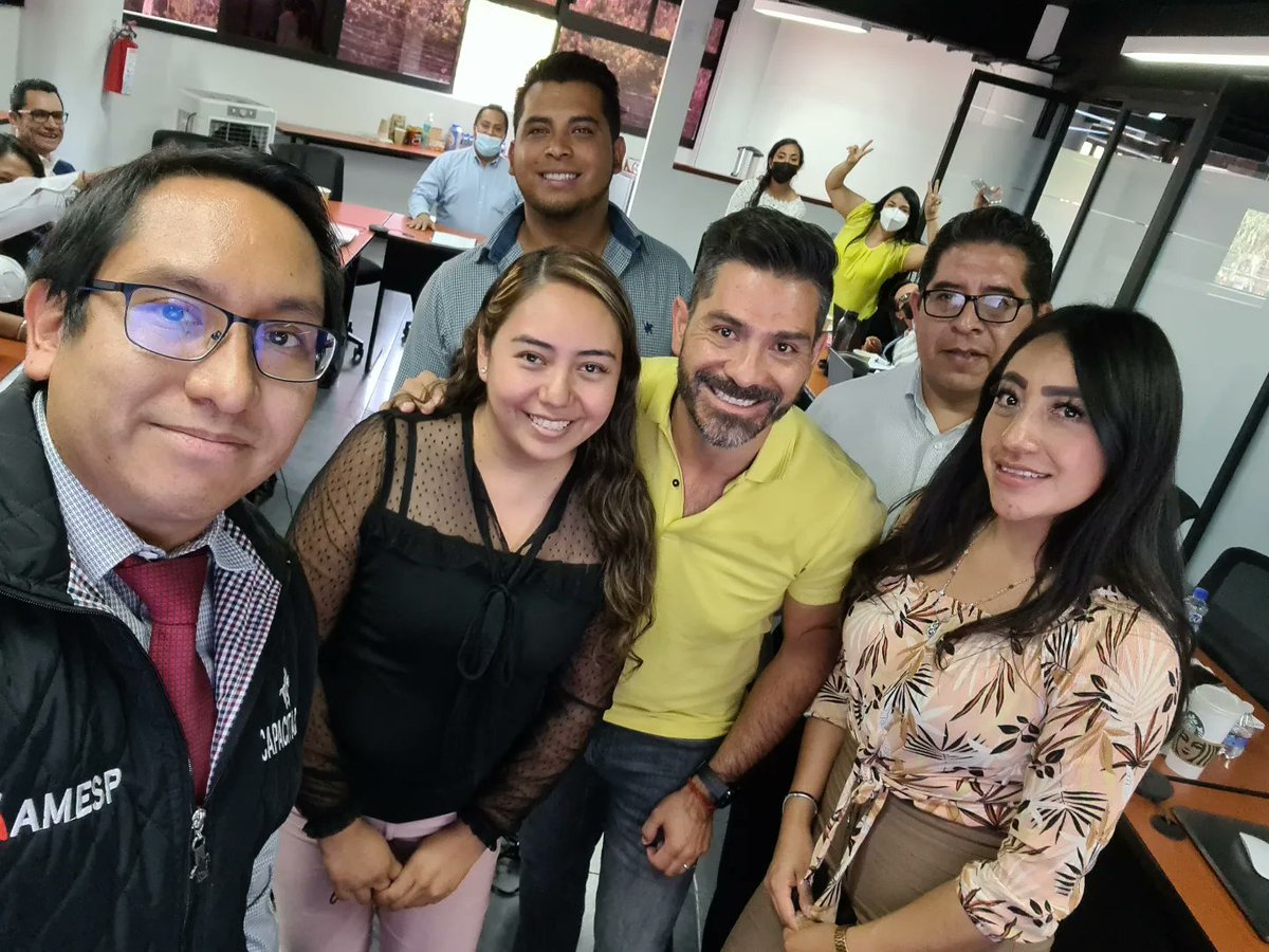 Richard_ElPai's tweet photo. Estar frente a un grupo es una maravillosa experiencia, aprendo mucho de ellos y me ayudan a crecer profesionalmente!! 
Gracias por su entrega y dedicación 🙏🏼
#TodosSomosAMESP https://t.co/RJMFPWFNqB