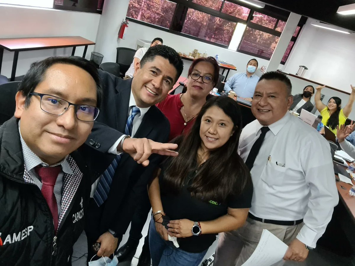 Richard_ElPai's tweet photo. Estar frente a un grupo es una maravillosa experiencia, aprendo mucho de ellos y me ayudan a crecer profesionalmente!! 
Gracias por su entrega y dedicación 🙏🏼
#TodosSomosAMESP https://t.co/RJMFPWFNqB