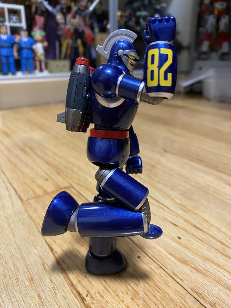 SoulinkChu's tweet photo. The knee is double jointed, the elbow is not, the joints are tight, the hip pulls down like early Figuarts, hope they don’t get loose over time #MiniGokin #Tetsujin28 #ActionToys https://t.co/PnfSUxaQGc