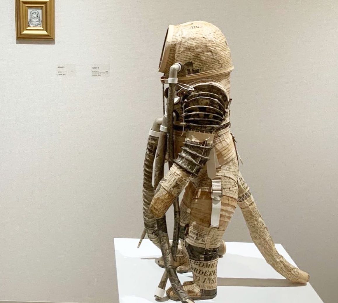 GalleryField's tweet image. 本日より開催
Atsushi Adachi Solo Exhibition　
“How the future began”
・4月7日(木)〜4月17日(日)
作品の紹介:
・「Albert II」
・530×260×360 mm
技法：新聞(The New York Times、1949、アメリカ)・紙・アクリル板
・2022年
#contemporaryart
#paperart 
#spacedevelopment #newspaper