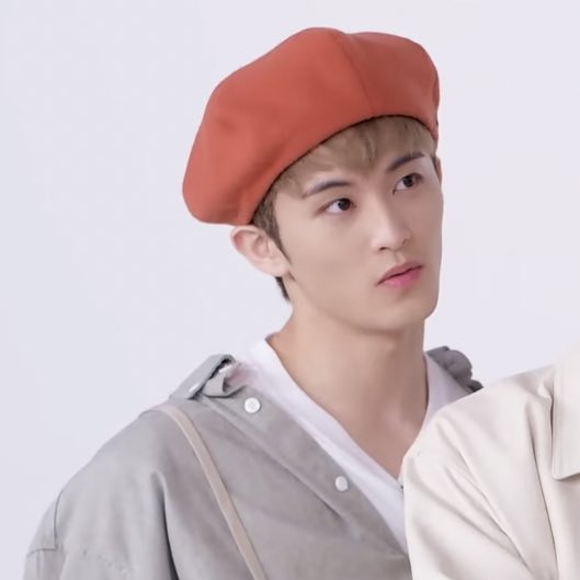 merlynsie's tweet photo. มาร์คเบเร่ต์ส้มอย่างน่ารักกกกกก 🥹🧡🧡 https://t.co/SqQaVu7iDm
