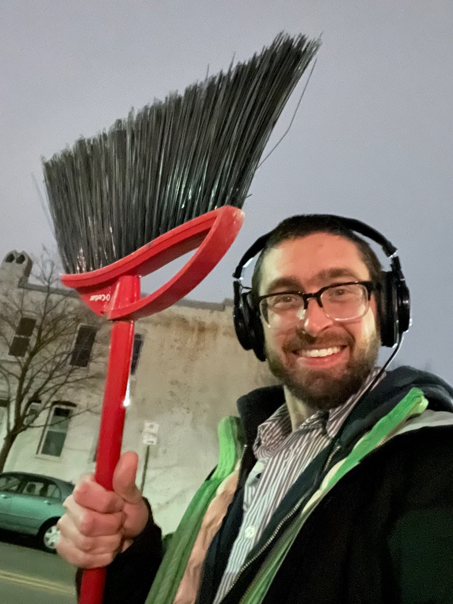 elipousson's tweet photo. Success! You can join in for 1 day of #30daysofpickinguplitter or 30 days and you’re still doing something good for yourself and others.

IMHO picking up litter is good and *good for you* - and this month is a great time to try it out and make it a habit. https://t.co/zhz6Qc36ih