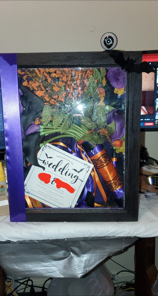 Miss_Hallows's tweet photo. I finshed my wedding shadow box π€π€ #hallowedding #younghallowedding #shadowbox #gothwife https://t.co/49YkVa1d6O