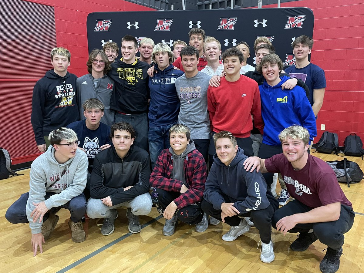 turned 18 and signed to the next 4 all in the same day! <a href="/CoachKrauseMHS/">Ken Krause</a> <a href="/MuskegoHSFB/">Muskego Football</a> @ryansayre23 <a href="/UWSPfootball/">UWSP Football</a>