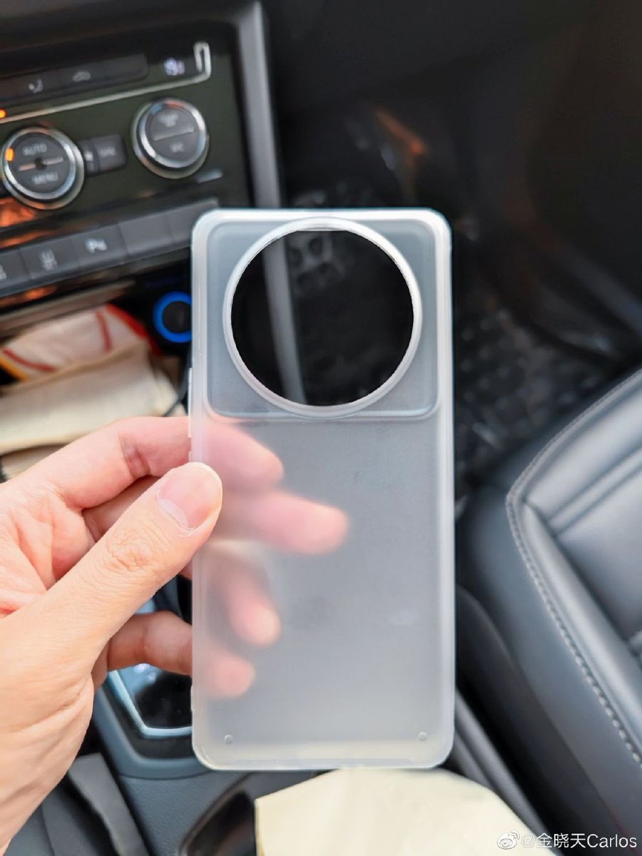 Mark22021102's tweet photo. Xiaomi 12 Ultra phone case.
Source:weibo https://t.co/SpezQgaXth