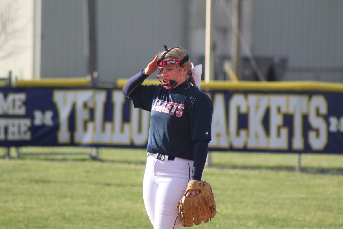 jacketscougars's tweet photo. Allie Biser and the Yellow Jackets salute the military veterans in a special game honoring them 🇺🇸🥎💙💛 ⁦@moorefieldhs⁩ ⁦@MHSSoftball2020⁩ https://t.co/LIOwHMWfcW