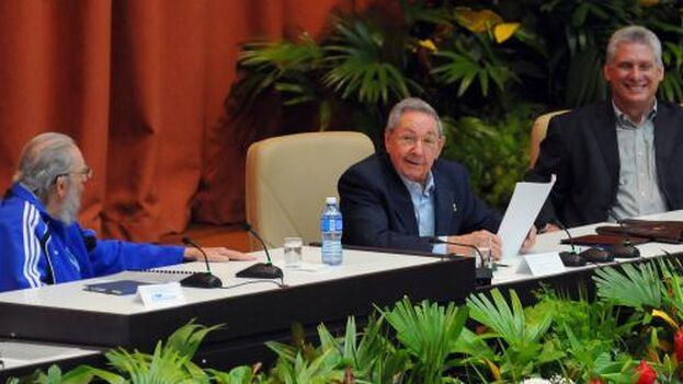 14ymedio's tweet photo. Díaz-Canel #apela a Fidel #Castro para llamar a un #diálogo entre Cuba y #Estados_Unidos👉El mandatario recupera una frase del ex presidente escrita hace 13 años en la que decía no tener miedo a hablar https://t.co/I0JSGngIWl https://t.co/QL16mXF1n8
