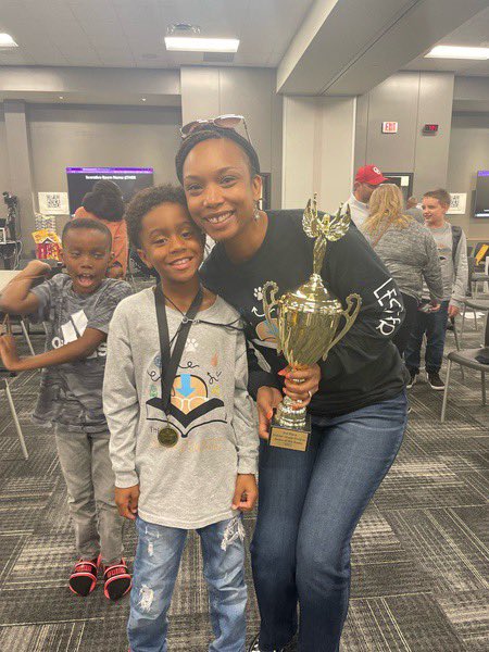 deichelleles's tweet photo. Still so very proud of our teams &amp; their commitment to each other to achieve their reading goals last night. #gentryproud #lastbookbenders #battleofthebooks22 https://t.co/a00ez58DLU