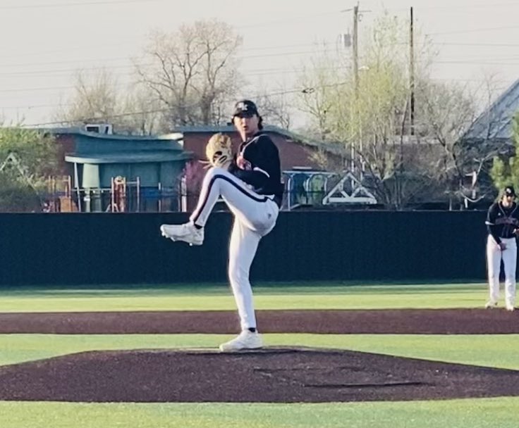 Comets win 9-1 over MWC tonight. <a href="/TalburtAndrew/">Andrew Talburt</a> 7IP, 3H, 1R, 1ER, 2BB, 10Ks / 2-4, 3B <a href="/JtWhorton/">JT Whorton</a> 2-3, 2RBIs <a href="/Reid_Jones43/">Reid Jones</a> 🔥2-4, 3RBIs. Come out and support the Comets this weekend as the host the BK Festival Fri-Sat. Next game Friday vs Rockhurst, MO @ 230pm.
