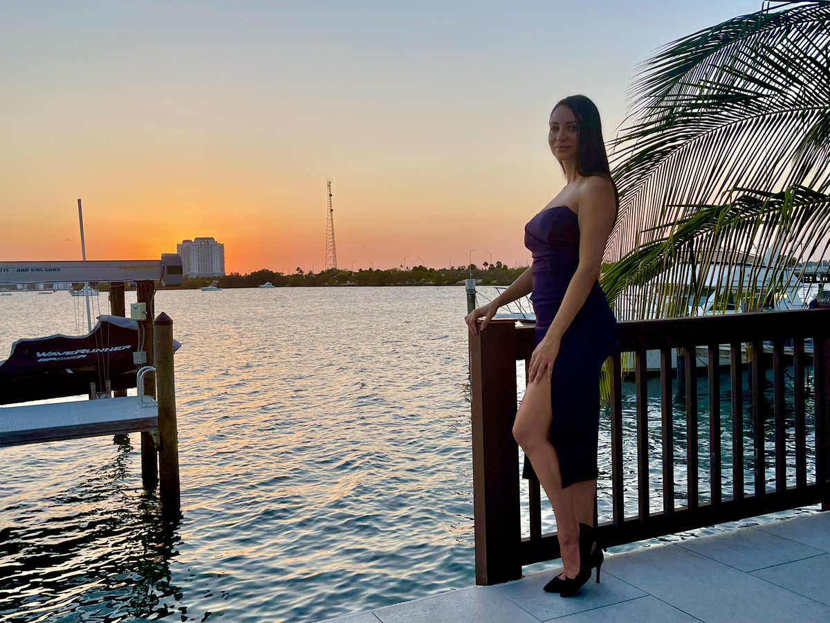 deLisserRobin's tweet photo. Join & check it out if you want to get a geel@for@#MiamiTech vibes. Will be back here for #ArtBasel, #MiamiBlockchainWeek (which I helped create yrs back) & this week next year! Incredible data, convos & so much fun! https://t.co/hj85qUcC97