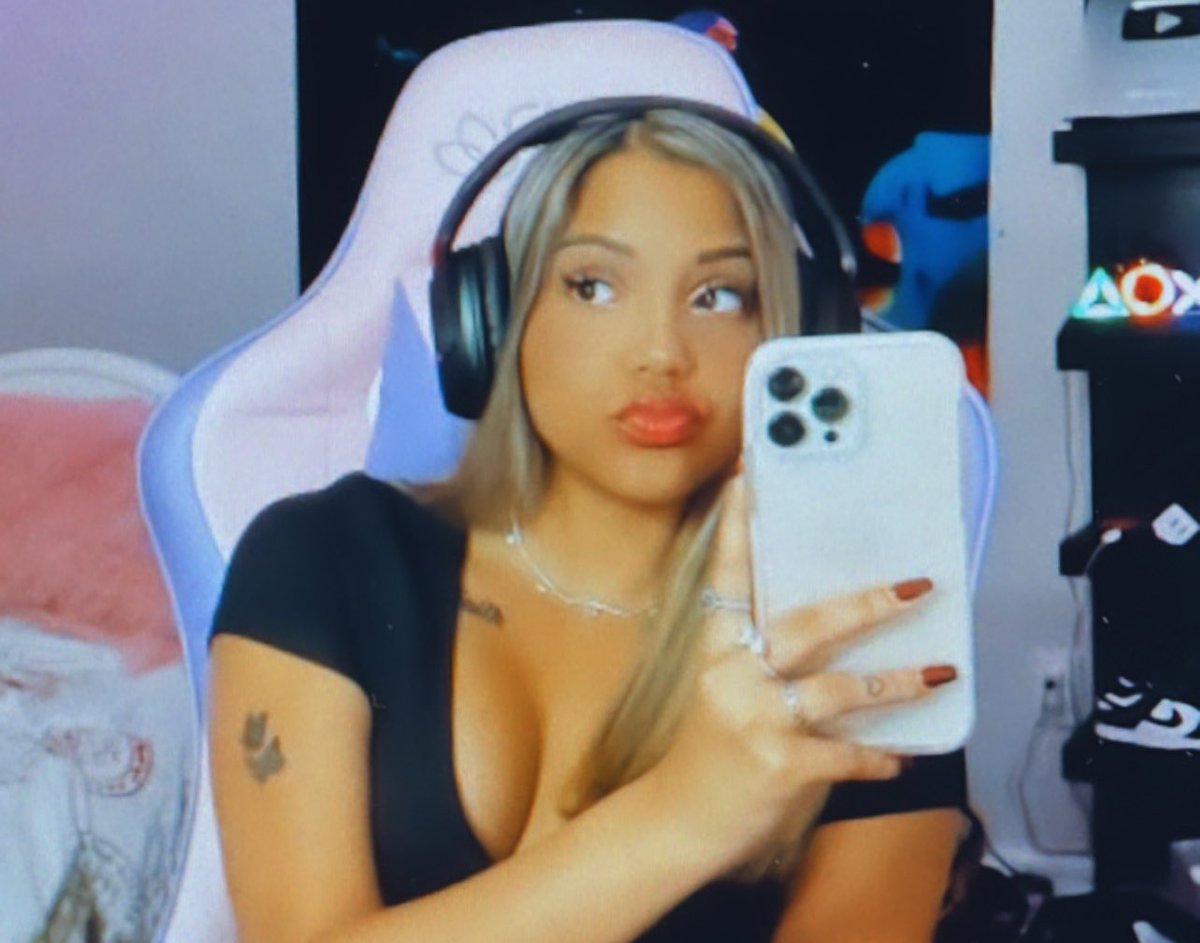 http://twitch.tv/myasalinaa 