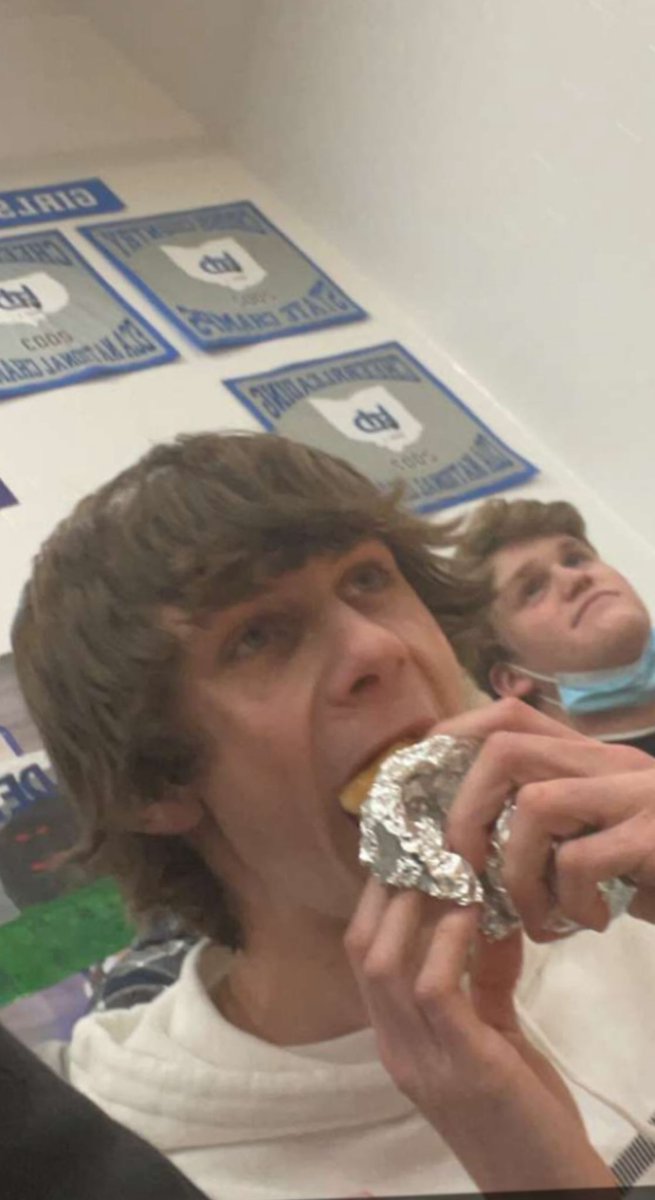 4KSpray's tweet photo. @hd_seniortag22 This mf????😂 https://t.co/TzmSvXI1ze