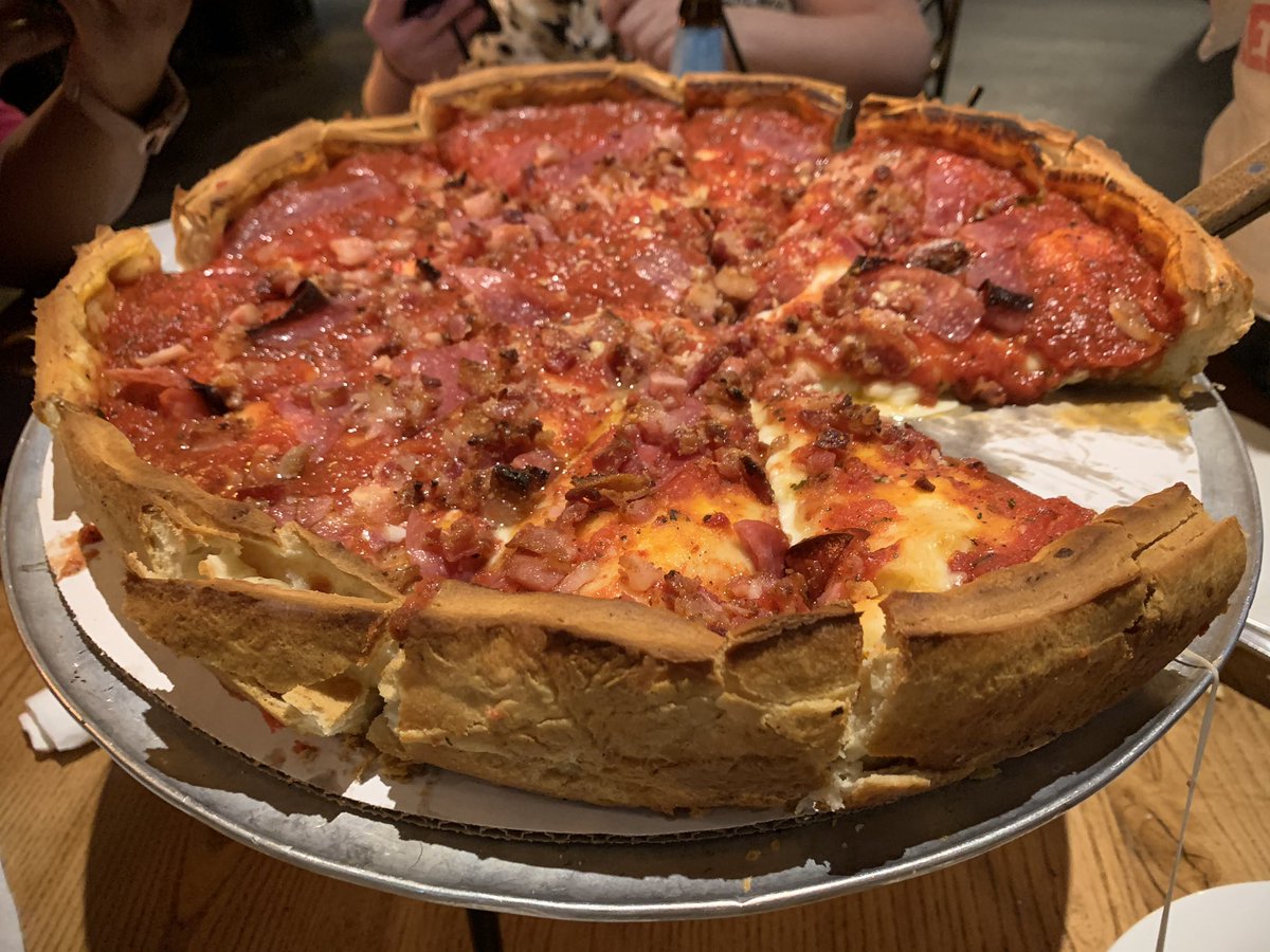 groovypanda's tweet photo. GIORDANOS, CHICAGO w/ H Block Friends🍕🍕🍕3.31.22 https://t.co/xUuoi7FKy9