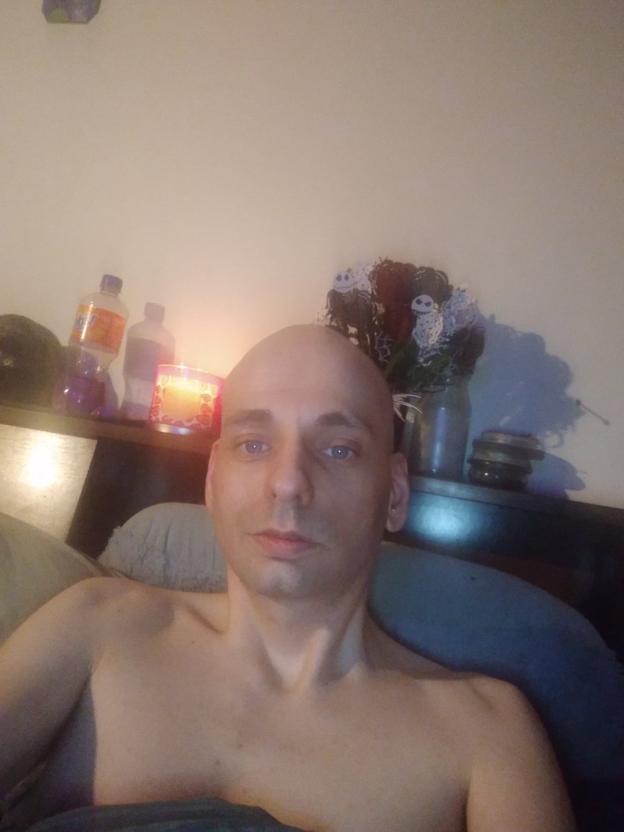 JoshRCarr88's tweet photo. #JusChillin #night #softandsmooth #wannacuddle #netflixandchill @JoshRCarr88 #baldnsexy #baldandsmooth #smoothy #flowers #JackSkellington https://t.co/JaiAAgJFJW