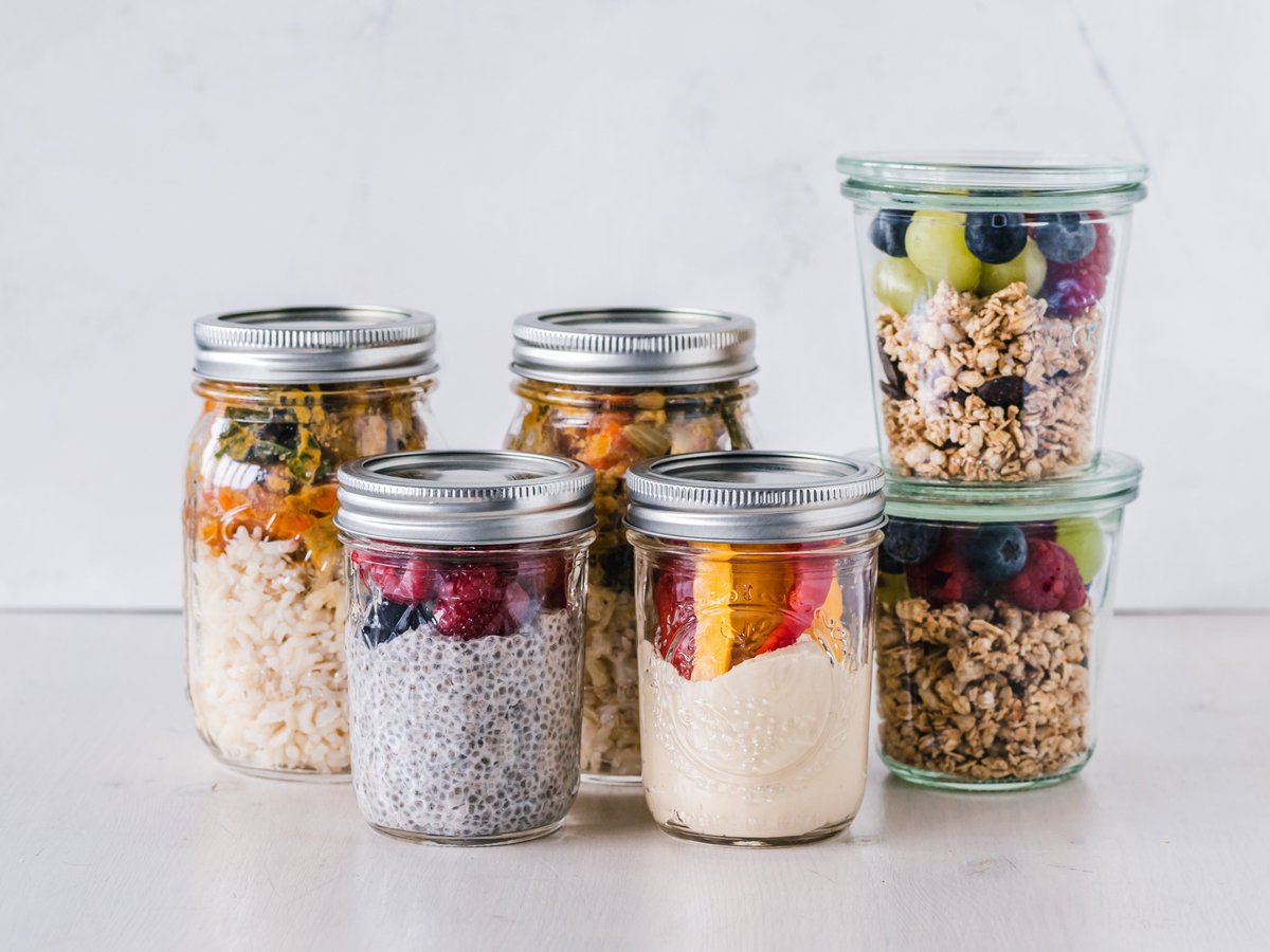 BasketsKashmir's tweet photo. Here are a few ways how a good diet affects your body positively:
- Weight loss
-Diabetes management
-Cardiac health and stroke prevention
-Strong bones and teeth
-Better mood
-Improved memory

So, eat good and feel good!

#FitnessMotivation #HealthDay https://t.co/e3ZfcMJHzr
