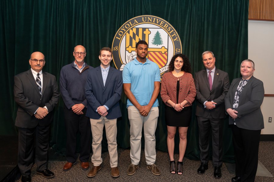Natural and Applied Sciences Division graduating CPaMS scholars with President Sawyer, Dean Fowl, and CPaMS co-director professor Lisa Obetbroeckling #loyolaready <a href="/LoyolaHounds/">Loyola Greyhounds</a>