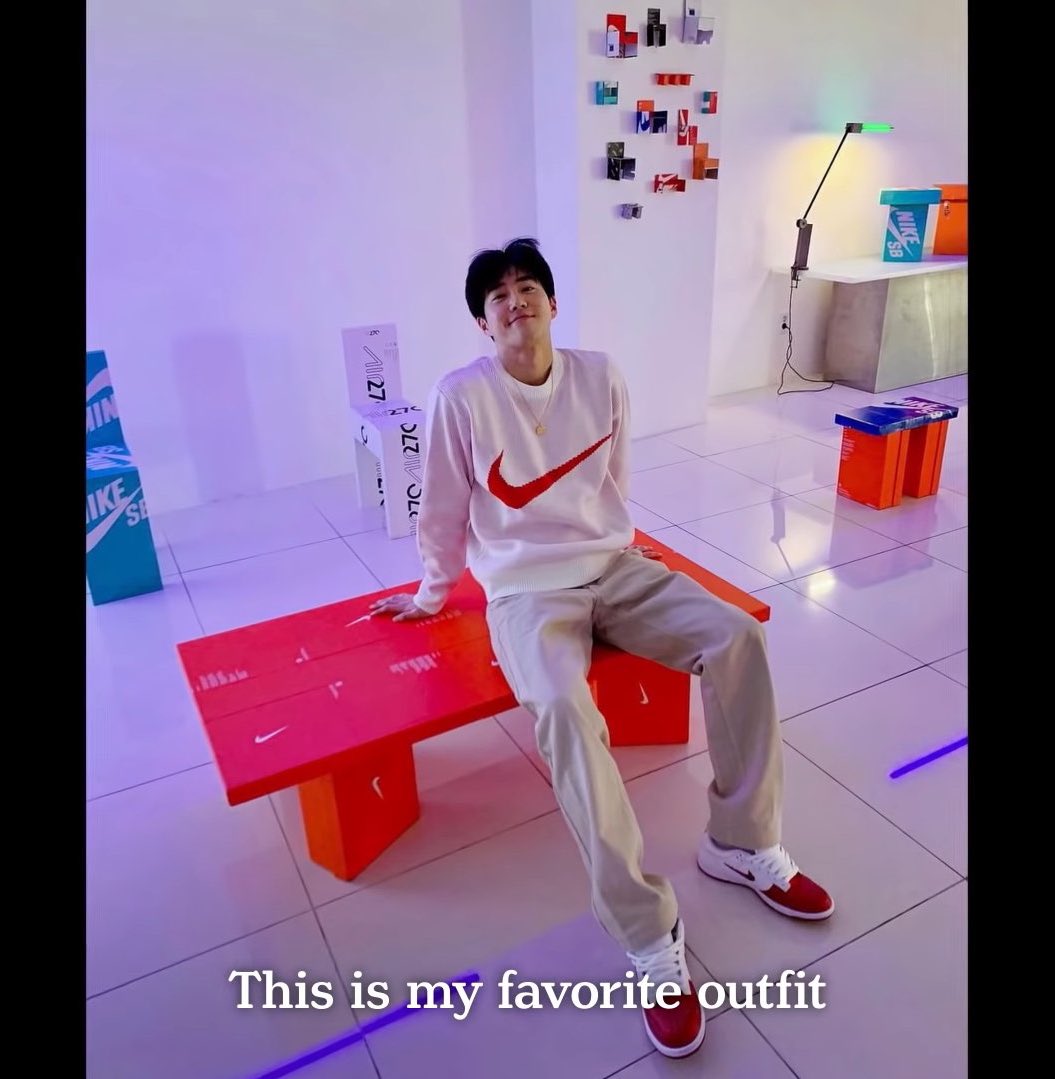 kjmarchive's tweet photo. Q: What is your favorite outfit?
JM: I like the “kku~an~kku” style, it’s like an effortless style, just randomly putting clothes together.
#Datadrop_SUHO #SUHOxhello82 #SUHO #수호 #SUHO_GreySuit https://t.co/YKm1OU4cew