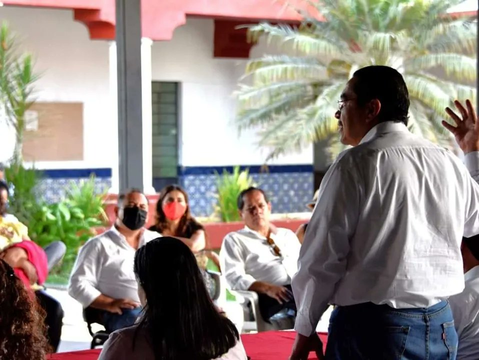 enriquedilo's tweet photo. Hoy sostuvimos un muy productivo encuentro con nuestra militancia priista de Tepic, en donde informamos de los temas que conciernen y preocupan a la ciudadanía. 
¡Somos un partido que se fortalece con las decisiones y la opinión de todas y todos! 
#SomosRevolucionarios https://t.co/wUMdkHcOsw