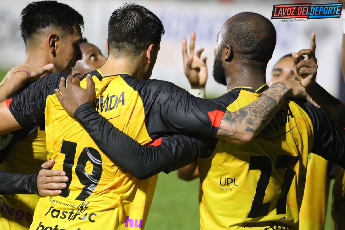 AlvaroDLaRocha's tweet photo. ¡8 victorias al hilo!
¡Ocho triunfos consecutivos!
El #RealEspaña de Héctor Vargas supera la mejor racha histórica del club tras volver a celebrar, esta vez en Tocoa. Ya es la segunda mejor marca en toda la historia de la Liga Nacional.
𝐑𝐄́𝐂𝐎𝐑𝐃 𝐀𝐔𝐑𝐈𝐍𝐄𝐆𝐑𝐎. 🚂💨 https://t.co/nzAky2ftDi