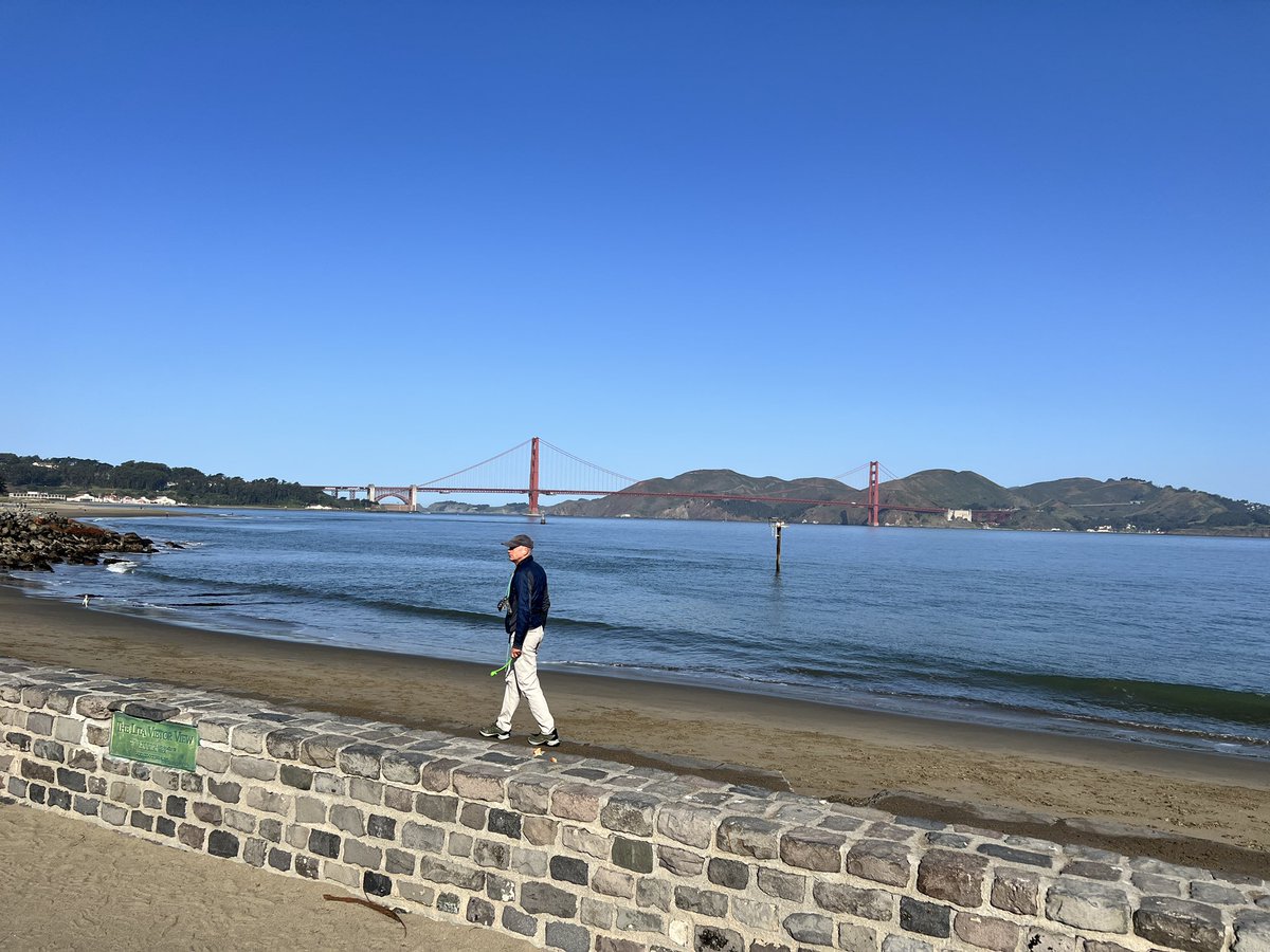 Everyone complaining about SF needs to grow up. After living in NYC for 5 years I feel like I’m in paradise right now walking in April without a ski jacket. #apartmenthunting