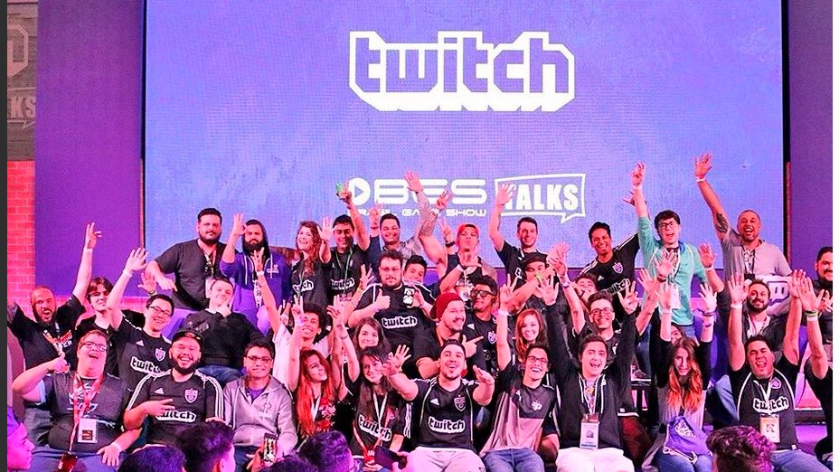 tocadoscoelhos2's tweet photo. Ache o Cueio.
Foto na BGS de 2017 quando tinha o verificado ainda no primeiro canal.
#twitch #twitchbr #TwitchPartner
#BGS2017 #twitchstreams https://t.co/vmYftLxE3f