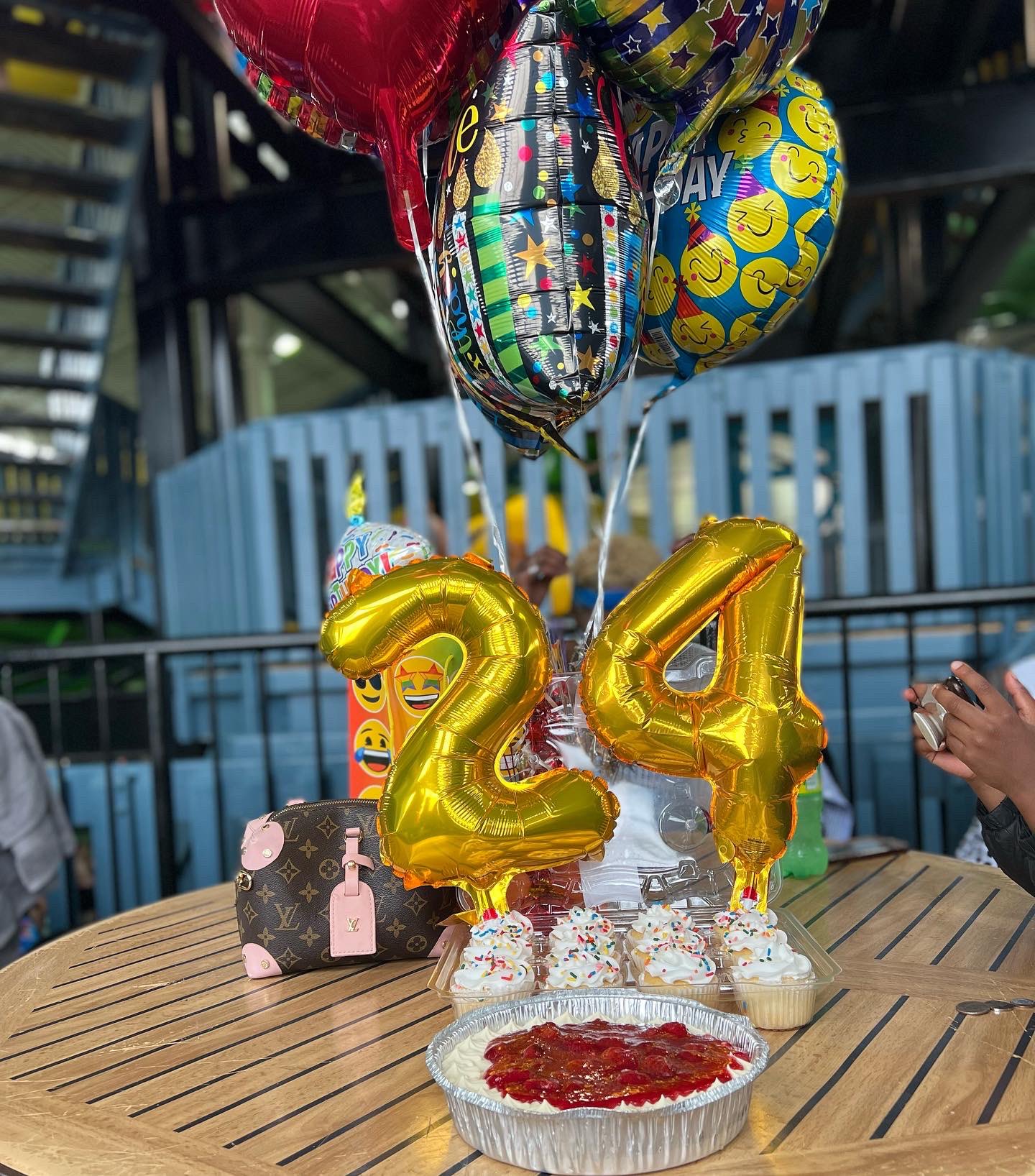 DaphneThickAss on Twitter: "RT @jaronn02: #latebirthdaypost Thank you God for 24 years 🎉🎊🙏🏽