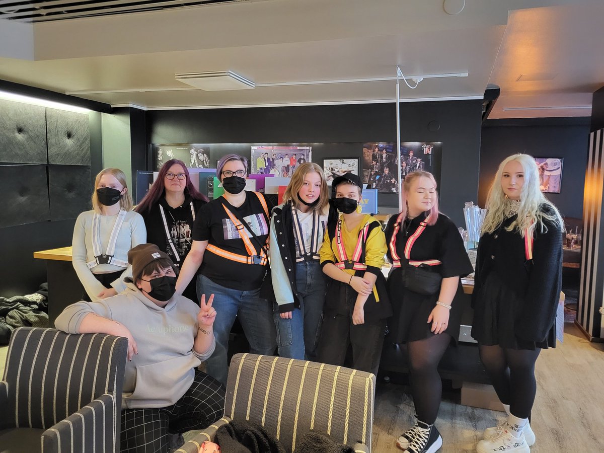 KpopCafeOulu's tweet photo. Kpop Cafe Oulun talkooporukka kiittää kaikkia osallistujia ja yhteistyökumppaneita @onnigomfi , #lucakiosk, #yeppo ja #robertscoffeeoulu! Tämän päivän aikana kuvia enemmän instassa ja täällä!Jatkoa luvassa kesällä, seuratkaa somea!  #kpopcafeoulu https://t.co/f8YksMZq0C