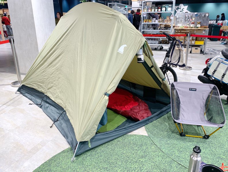 アニメ ゆるキャン シリーズ公式 映画大ヒット上映中 今夜より再放送スタート ゆるキャン Season２ 第1話 旅のおともにカレーめん 23 30 Tokyo Mx Bs11 カレーめんを食べているのはリン いい食べっぷりです T Co